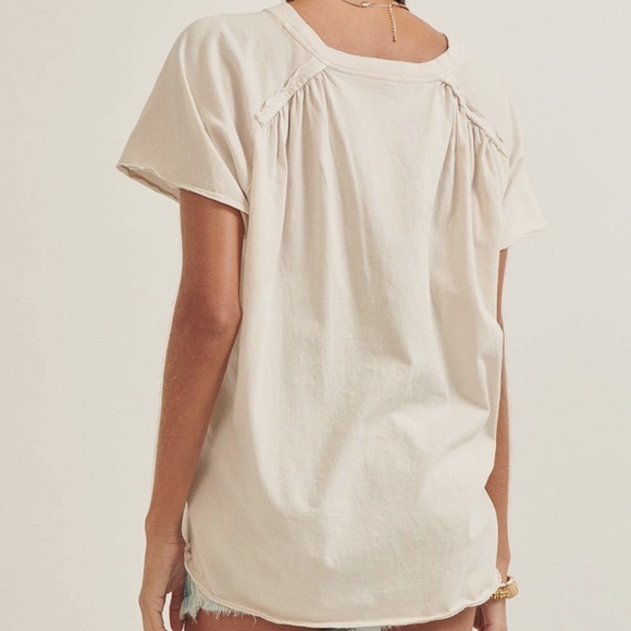 The Lucy Pocket Tee - White Smoke - Picture 3 of 4